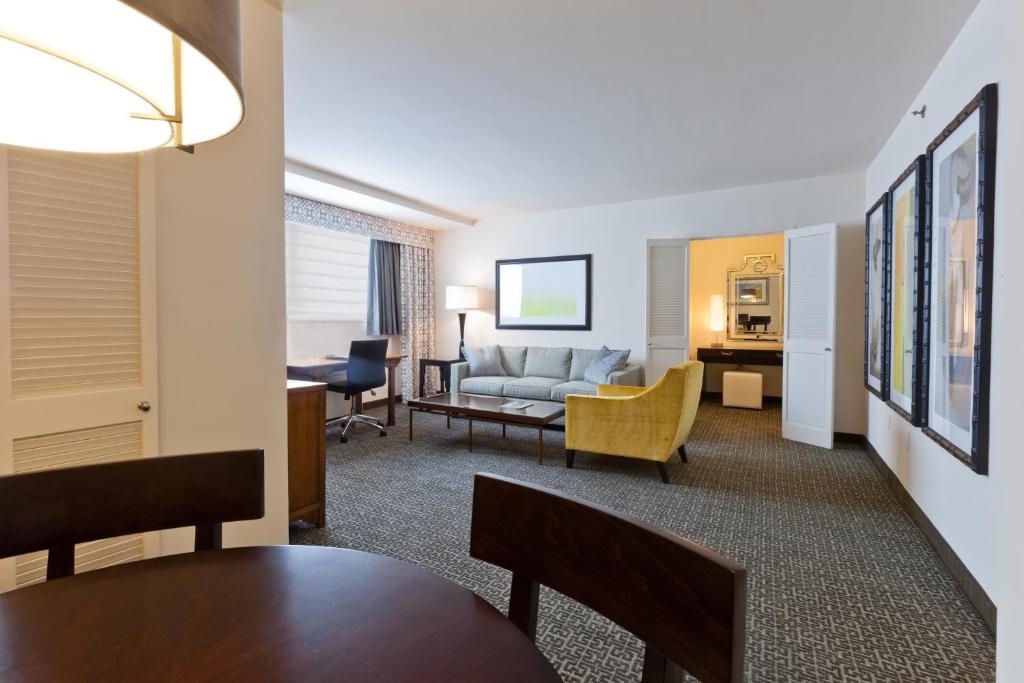 State Plaza Hotel image 12