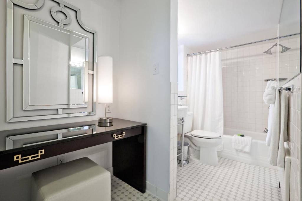 State Plaza Hotel image 6