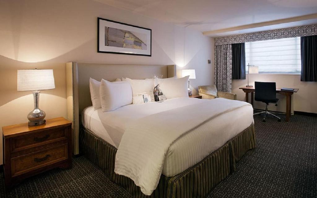 State Plaza Hotel image 8